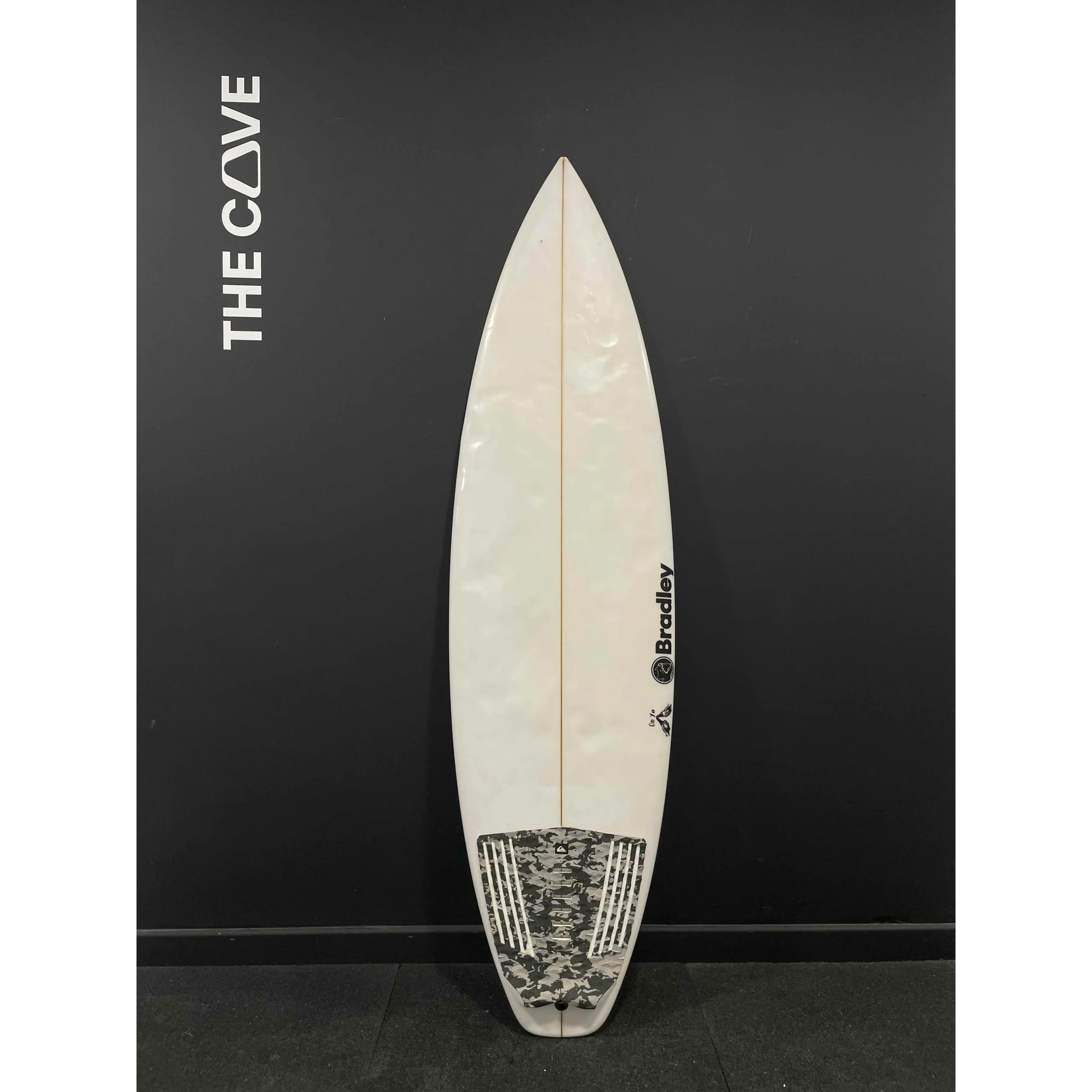 On Ya (narrow) 5'8" x 18 5/16" X2 1/4", 3xFutures Fin Boxes, PU [Average] - ID:1025109